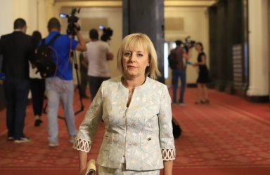 Мая Манолова