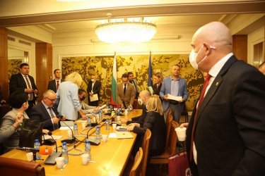 ГЕРБ, ДПС и БСП провалиха заседанието на правната комисия за закриване на спецсъда