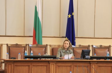 След скандал: Ива Митева реши, че законопроектът за НСО все пак е приет