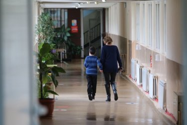 Учителски организации настояват за трета бустерна ваксина за работещите в образованието