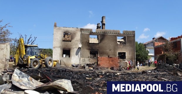 Семейства чиито домове изгоряха при пожара във велинградското село Кръстава