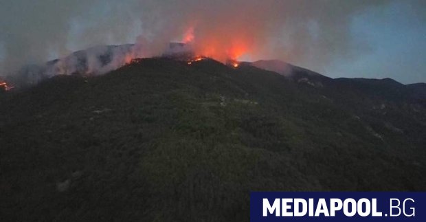 Пожарът над родопското село Югово се разгоря във вторник с