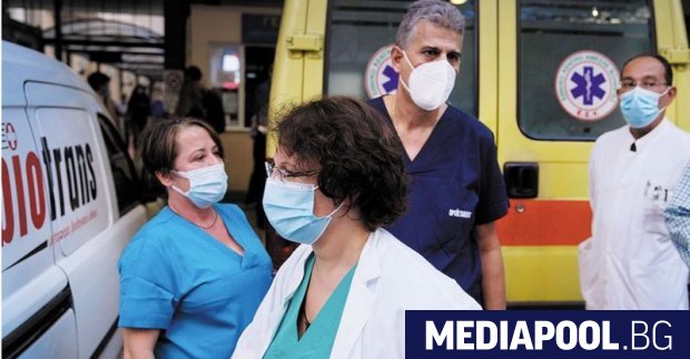 Хиляди работещи в системата на здравеопазването в Гърция вече са