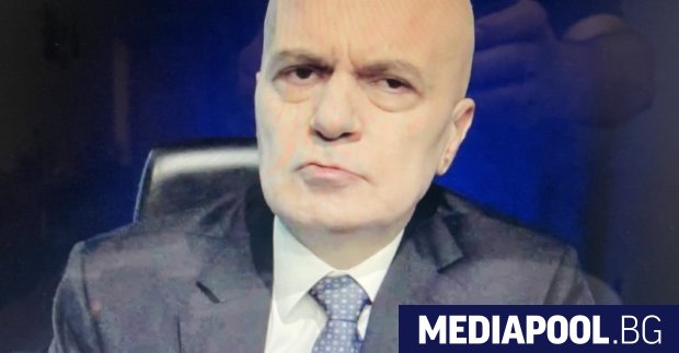 Попзведтата и шоуводещ Слави Трифонов загуби изборите тази седмица месец