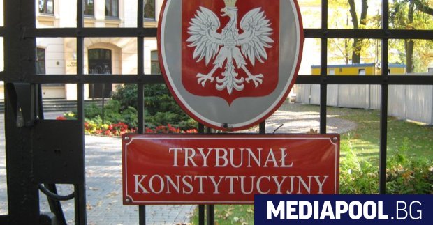 Група продемократични активисти нахлуха на територията на полския Конституционен съд