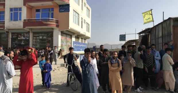 Aфганистан изпадна в хаос и паника, след като талибаните превзеха