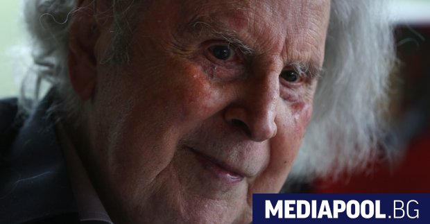 Прочутият гръцки композитор и политически активист Микис Теодоракис почина на