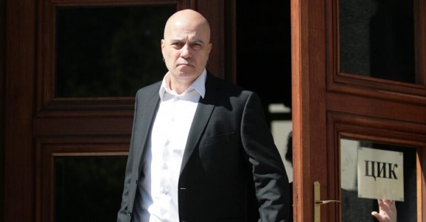 Подкрепата от така наречените партии на протеста към правителството на