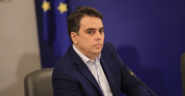 Заложеният малък дефицит в актуализацията на държавния бюджет породи спорове