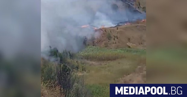 Голям пожар бушува край Кремиковци предаде bTV като разпространи снимки