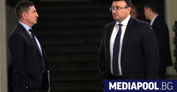 От обединението Демократична България ДБ призоваха настоящите депутати от ГЕРБ