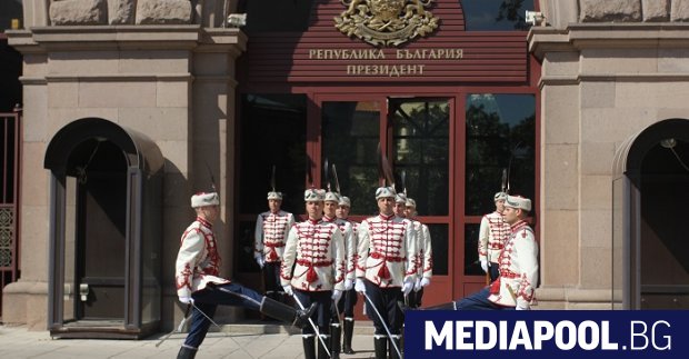 Президентът Румен Радев ще връчи в петък втория мандат за