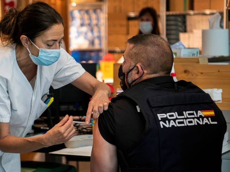 Коронавирусът в Европа: Ваксинацията в Испания върви без съпротива на пълни обороти