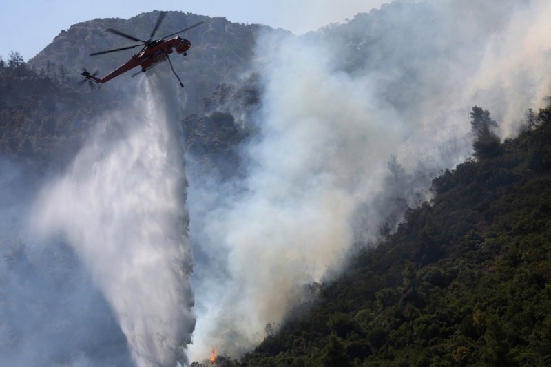 Кошмарно лято: Гърция продължава битката с пожарите