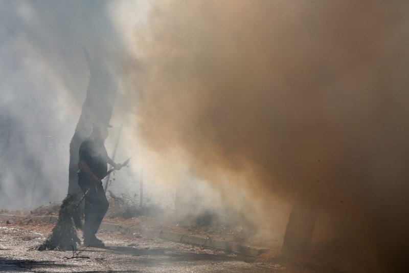 Гърция е обхваната от пожари, магистралата Атина - Ламия вече е отворена