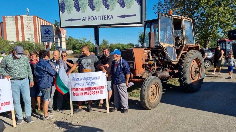 Фермерски протест блокира главния път София - Варна край Шереметя
