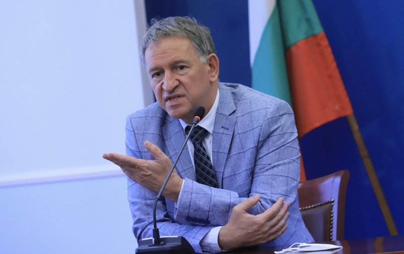 Кацаров удължи действащите мерки и поиска съвети от бизнеса и експерти за нови