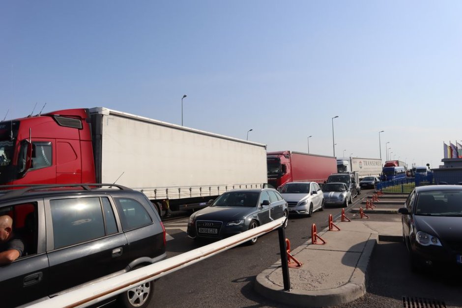 Проверки за мигранти допълнително затрудняват трафика към Румъния