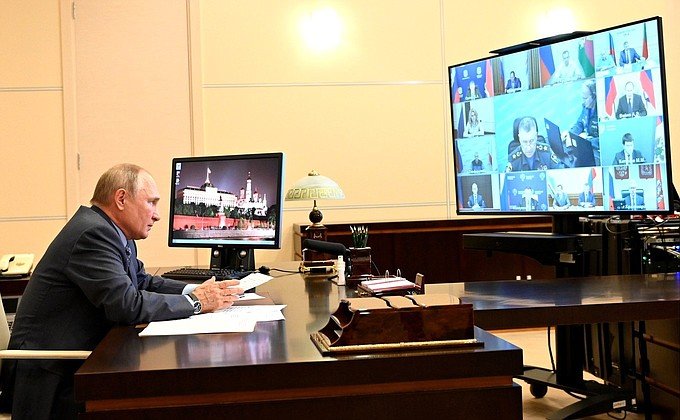 Путин проведе съвещание за ликвидиране на последствията от пожарите и наводенията. 