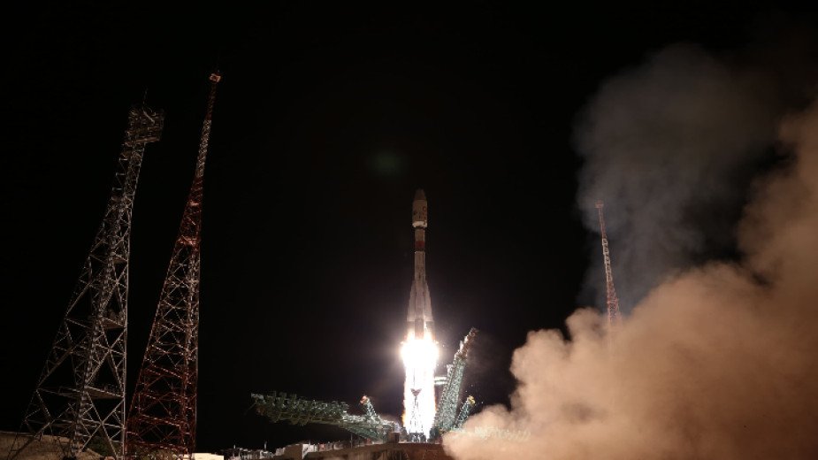 Руска ракета изстреля 34 британски сателита за бърз интернет