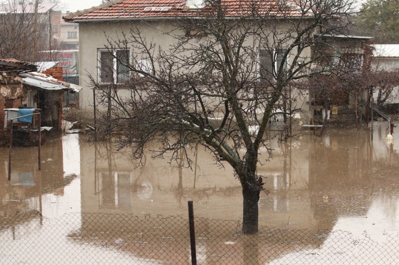 Рискови за наводнения и щети от дъждове са 127 района