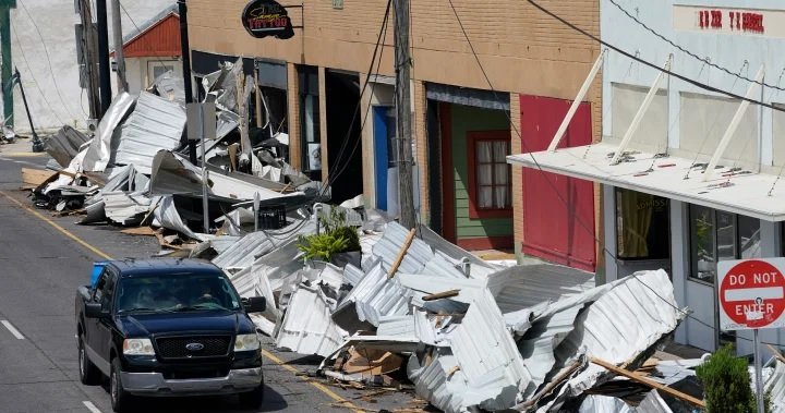 Луизиана се готви за месец без ток и вода след урагана Айда, полицейски час в Ню Орлиънс