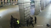 Година по-късно излязоха брутални кадри с полицейски побой срещу протестиращи (видео)