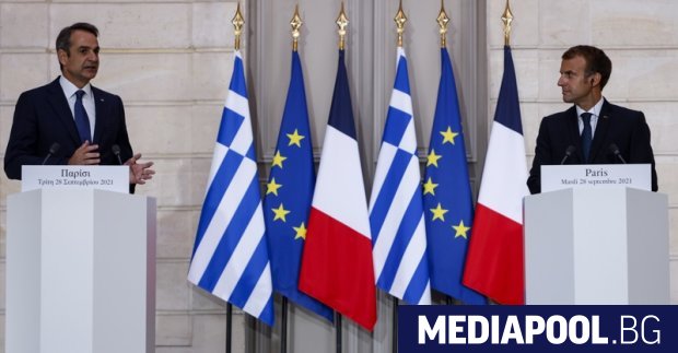 Френският президент Еманюел Макрон и гръцкият премиер Кириакос Мицотакис подписаха