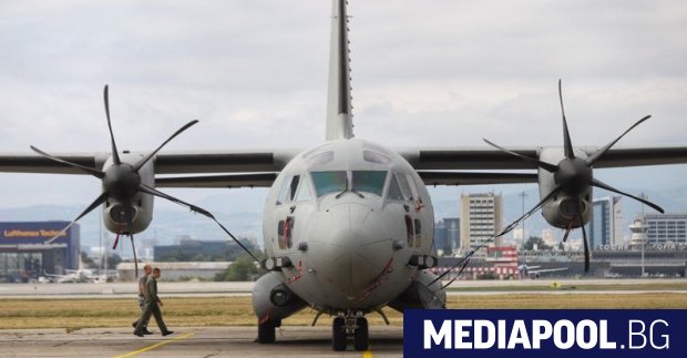 Снимка: Военно учение с транспортните самолети Спартан отиграва евакуация