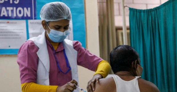 Индия е поставила вчера 25 милиона дози ваксини по време
