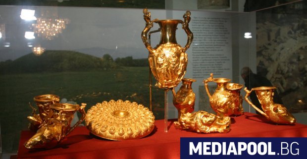 Реплика на Панагюрското златно съкровище временно е задържана от митническите