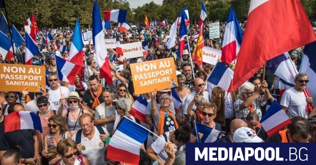 За осми пореден уикенд десетки хиляди хора във Франция протестираха