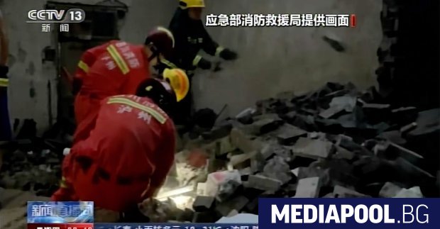 Мощно земетресение разтърси китайската провинция Съчуан съобщи агенция Синхуа Към