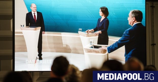 Кандидатът на консерваторите за канцлер на Германия Армин Лашет влезе