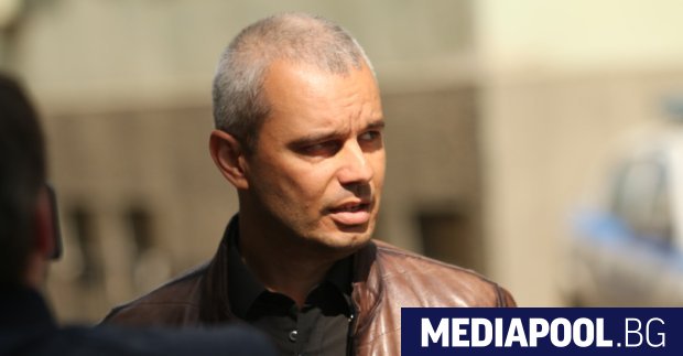Крайните националисти от Възраждане издигат председателя на партията Костадин Костадинов