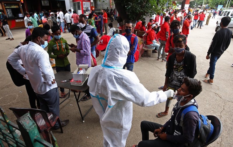 Индийци се тестват за коронавирус