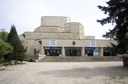 Обрат! Театър "София" запазва изцяло каменната фасада след ремонта