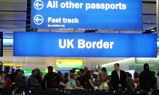 Англия опростява системата за международни пътувания, свързана с пандемията