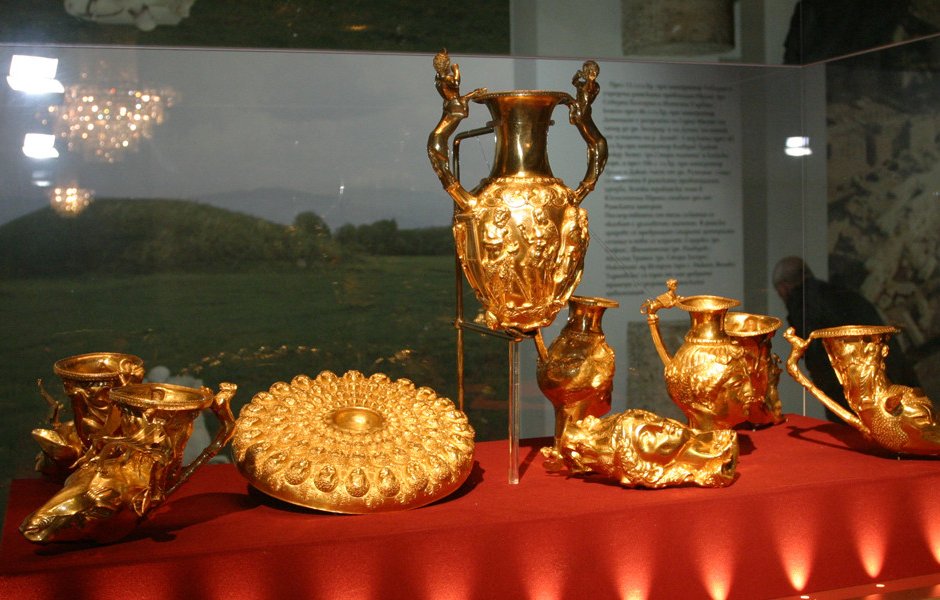 Освободиха репликата на Панагюрското златно съкровище в Дубай