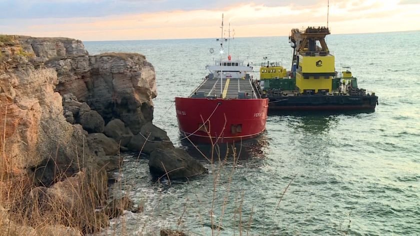 Търси се помощ от фирми, работещи в Северно море, за заседналия кораб