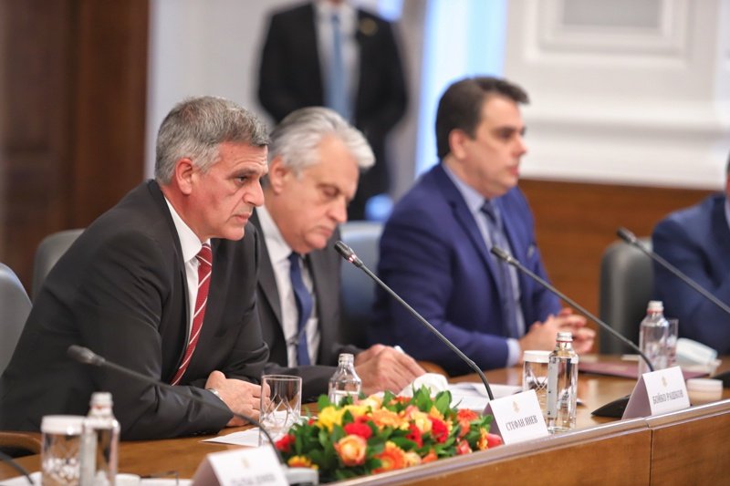Стефан Янев, Бойко Рашков, Асен Василев (от ляво надясно) по време на днешния отчет на правителството