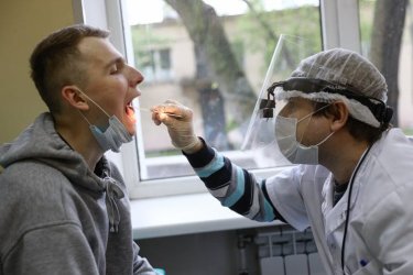 Франция вече изисква хората, които не са се ваксинирали, сами да заплащат тестовете си