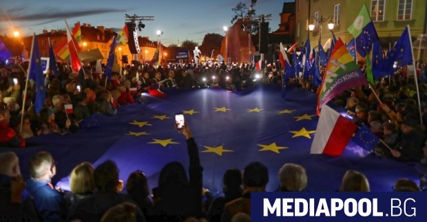Над 100 хиляди души демонстрираха в неделя вечер в Полша