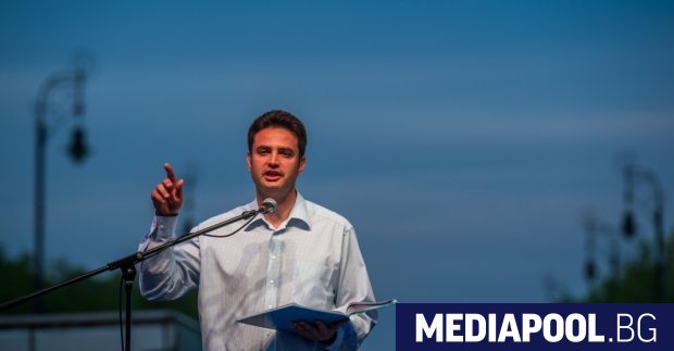 49-годишният Петер Марки-Зай изненадващо спечели организираните от опозицията в Унгария