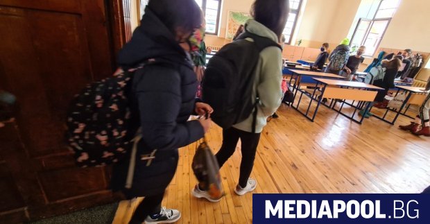 Детските градини и училищата в София-град да не бъдат затваряни