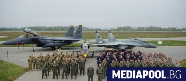 Пет изтребителя F 15Е част от 336 а бойна ескадрила от състава