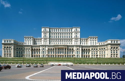 Румънският парламент гласува с голямо мнозинство вот на недоверие на