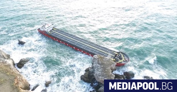 В района на заседналия кораб край Камен бряг Вера Су