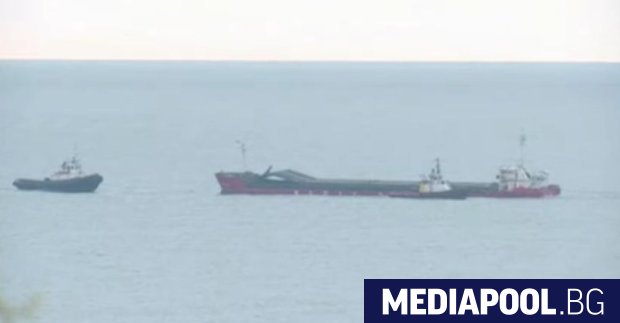 Товарният кораб Vera Su вече е във Варненския залив. Той