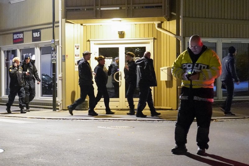 Службите в Норвегия имали индикации, че нападателят с лъка може да е опасен